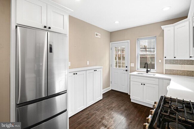 Building Photo - 2050 Mountain St