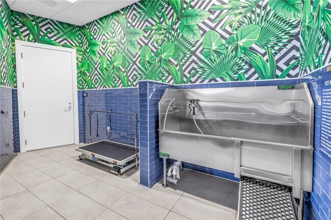 Building Photo - 275 1st Ave S