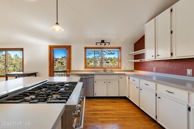 Building Photo - 2255 Pine Dr