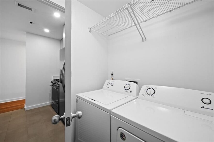 Building Photo - 3338 Peachtree Rd