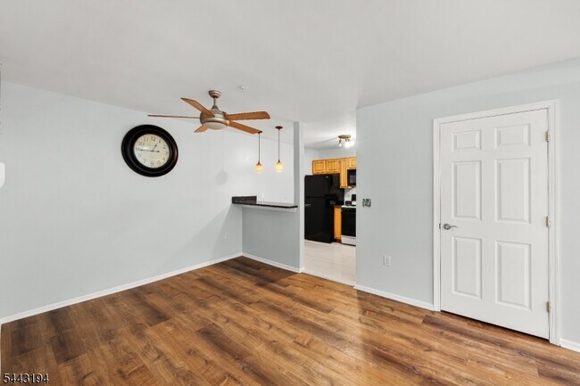 Building Photo - 230 Vasser Dr