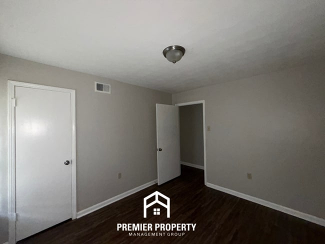 Building Photo - 3712 Covington Pike