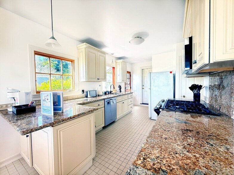 Building Photo - 1114 Grizzly Peak Blvd