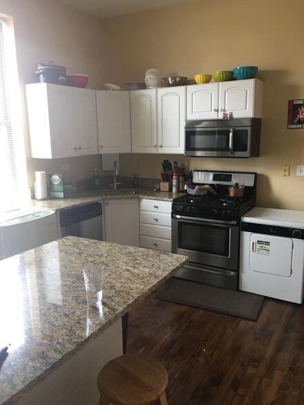 kitchen - 1944 N Oakley Ave
