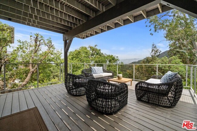 Building Photo - 3074 Lake Hollywood Dr