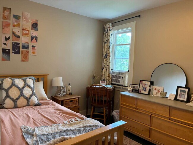 Building Photo - Charming 1-Bed Waterfront Oasis with Scenic Views in Eau Claire!