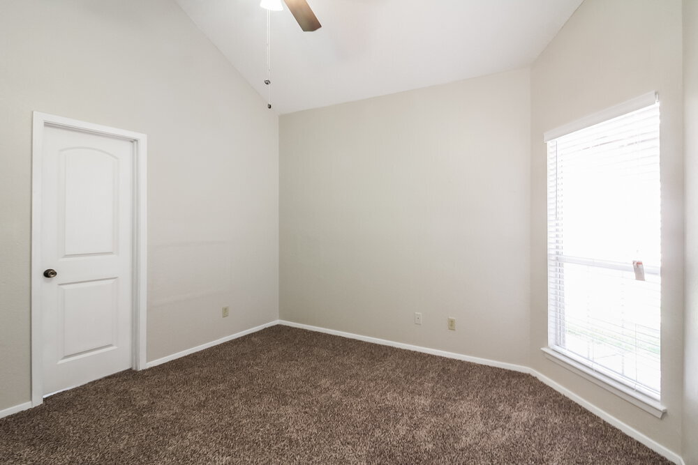 Building Photo - 1385 Chinaberry Dr