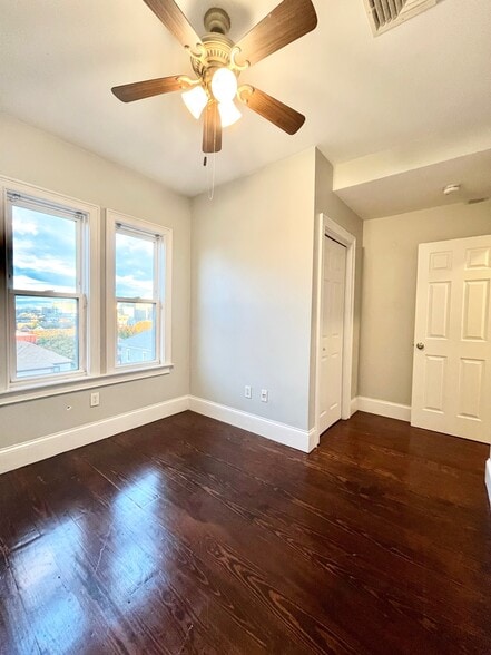 Building Photo - 180 Hillside St