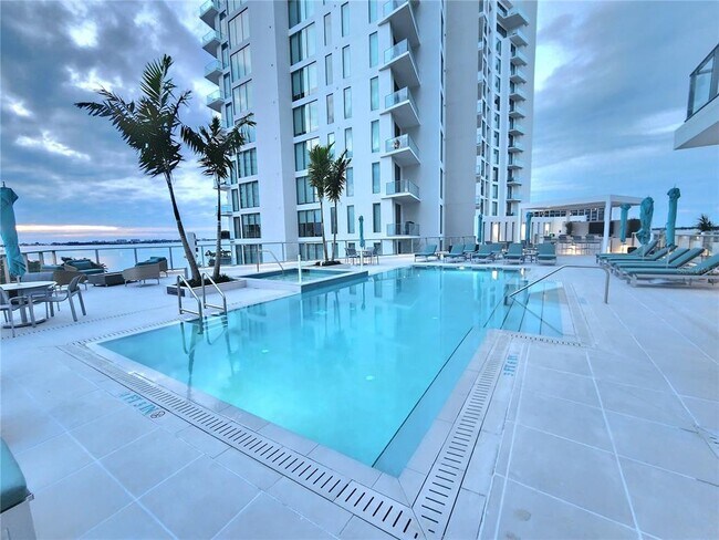 Building Photo - 301 Quay Commons Dr