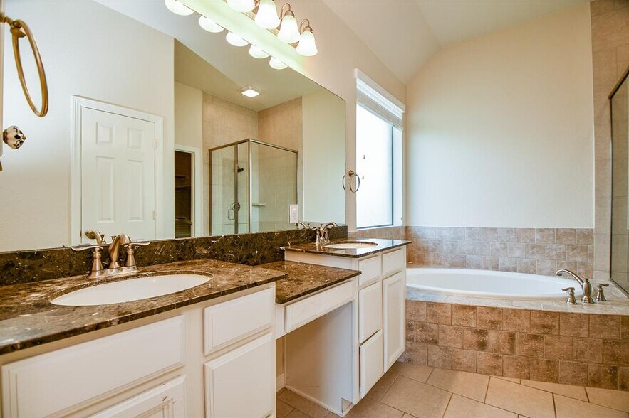 Building Photo - 27403 Bentridge Park Ln