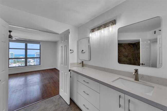 Building Photo - 3500 Mystic Pointe Dr