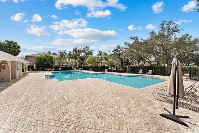 Building Photo - 5873 Fishhawk Ridge Dr