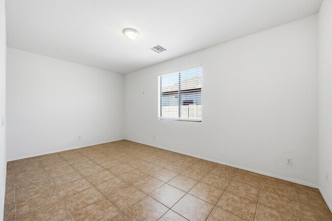 Building Photo - 8407 West Myrtle Ave