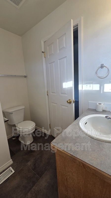 Building Photo - 4004 E Park Ridge Dr