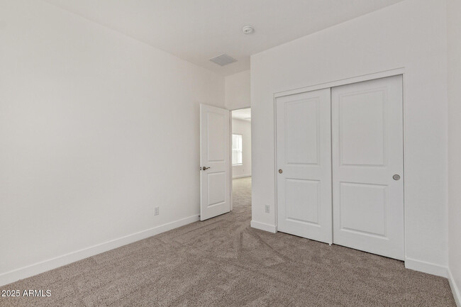 Building Photo - 1564 N Pueblo Dr