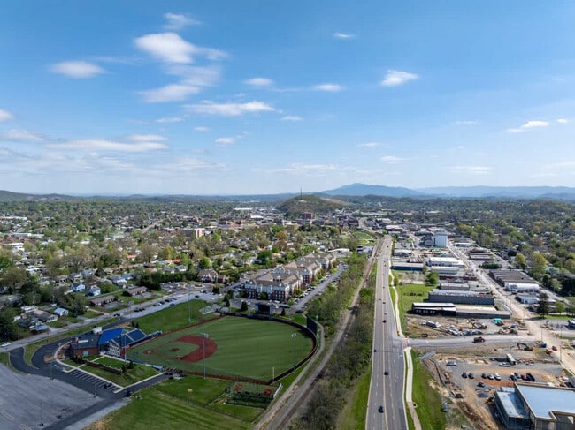 Building Photo - 220 Highland Ave