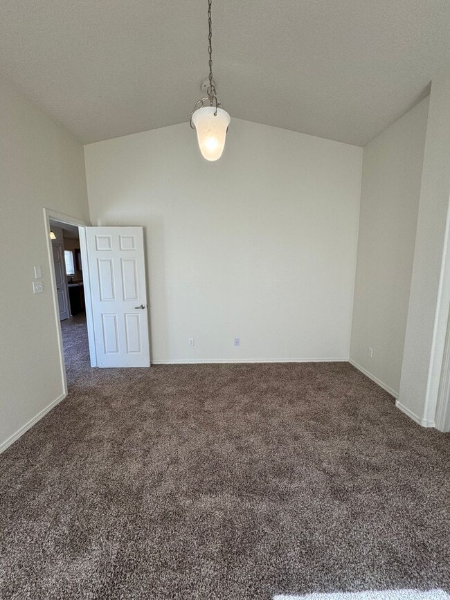 Building Photo - MOVE IN SPECIAL!! HALF OFF-SECURITY DEPOSIT FOR QUICK MOVE IN!