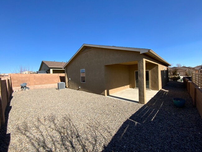 Building Photo - 4 Bedroom Single Story Home Available Near...