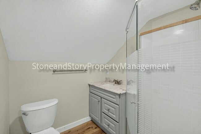 Building Photo - 414 NE Grattan St