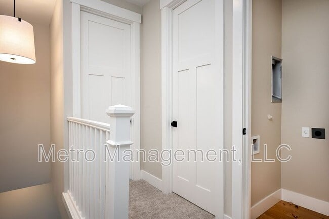 Building Photo - 3184 SE 62nd Ave