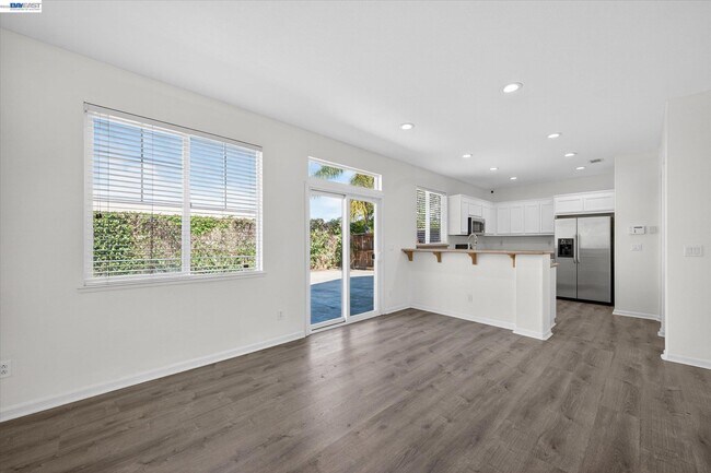 Building Photo - 244 Balsam St