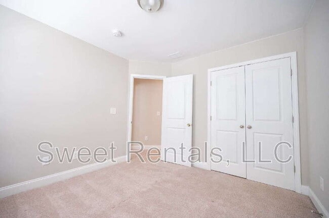 Building Photo - 7801 Montview Rd