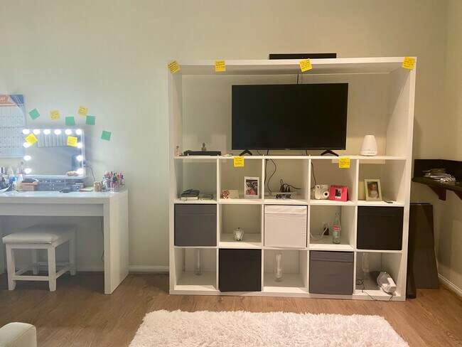 Living space - 900 W Temple St