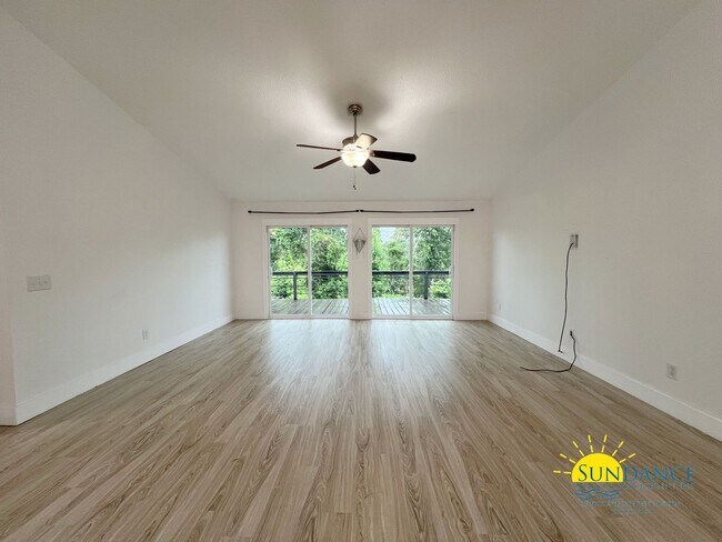 Building Photo - Charming 3-Bedroom + Office Home in Crestview, Prime Location Near I-10 & FL-85!