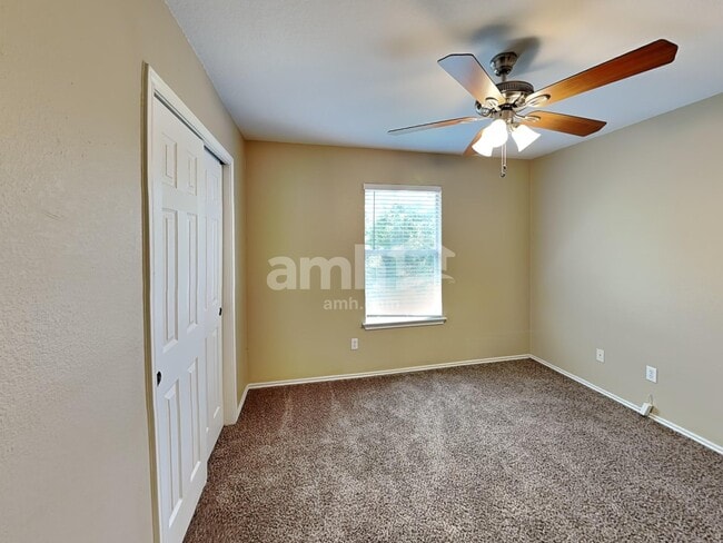 Building Photo - 149 Ashwood N