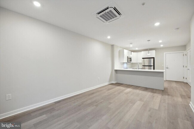 Building Photo - 3449 Scotts Ln