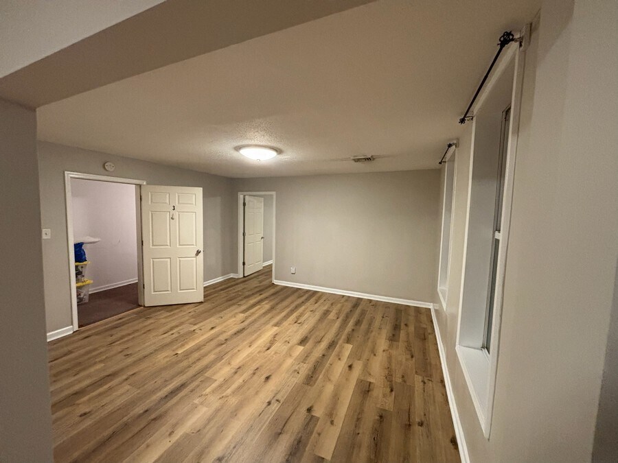 Building Photo - 1522 Main St