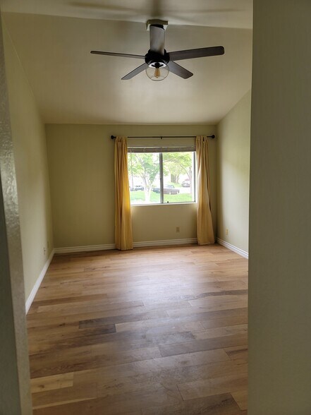 master bedroom - 35 La Costa Ct