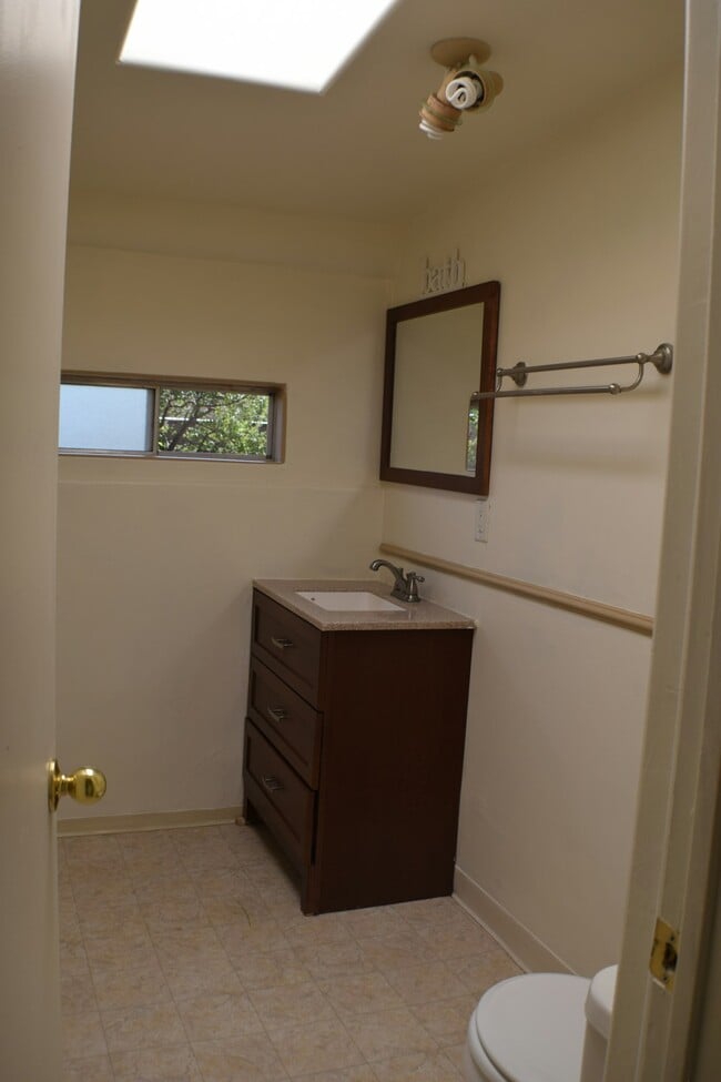 Building Photo - 1002 B NM-76