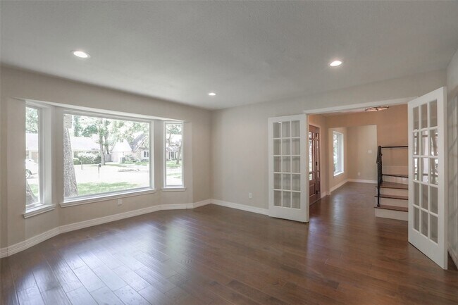 Building Photo - 730 Bison Dr