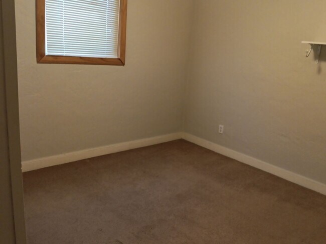 Building Photo - 3308 La Veta Dr