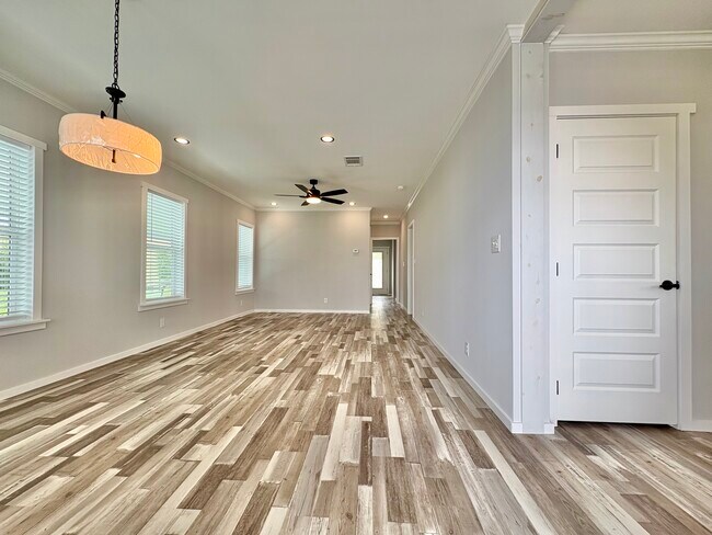 Building Photo - 5715 Camelford Dr