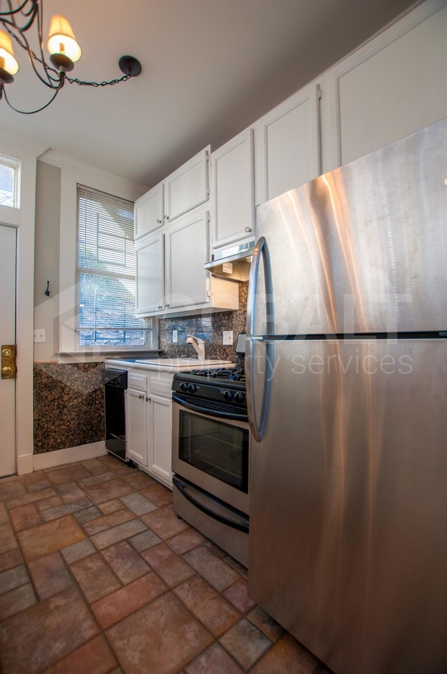 Building Photo - 729 Bonaventure Ave NE