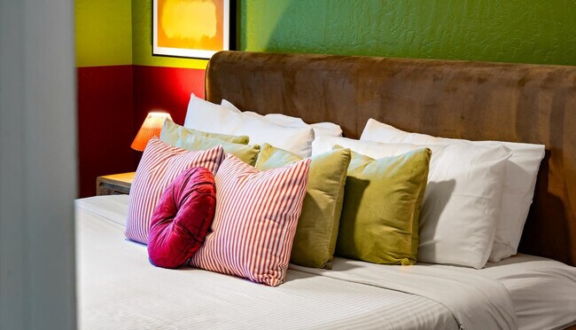 Building Photo - 2431 E Laurel St