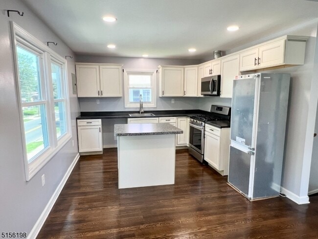 Building Photo - 212 Mountain Ave