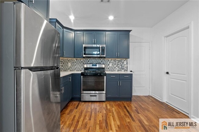 Building Photo - 362 1/2-362 New St