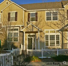 Building Photo - Fabulous Dual-Suite Red Hawk Town-home w/G...
