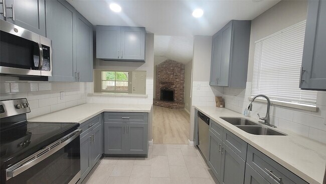 Building Photo - 22131 Pearl Lake Dr