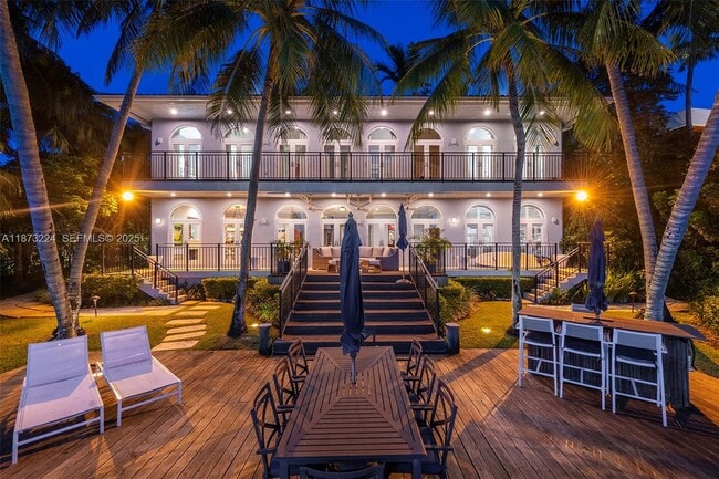 Building Photo - 814 W Dilido Dr