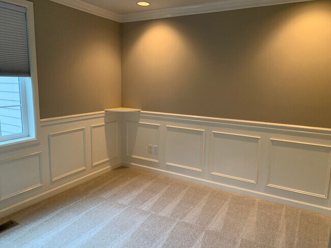 Building Photo - Location location 4 bedroom, 2.5 bath in t...