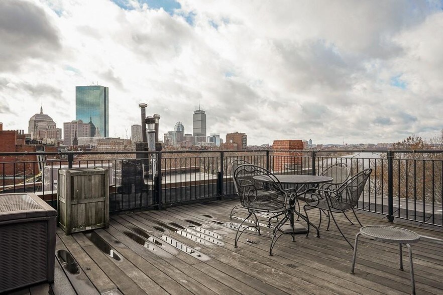 Building Photo - 112 Pinckney St