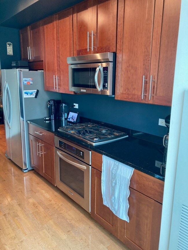 Building Photo - 505 N McClurg Ct