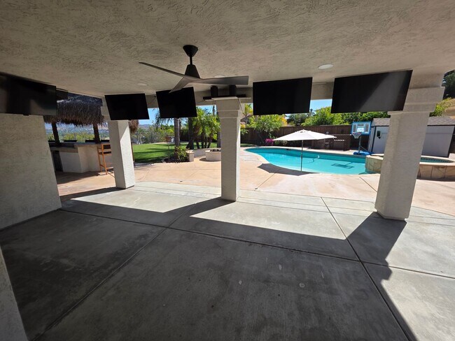 Building Photo - Gorgeous Santee Home, no expense spared!