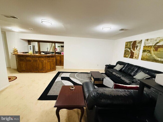 Building Photo - 16108 Kennedy St