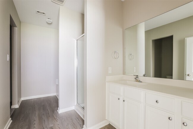 Building Photo - 23119 Bellini Dr