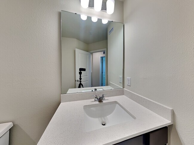 Building Photo - 3117 Emerald Acrs Ln